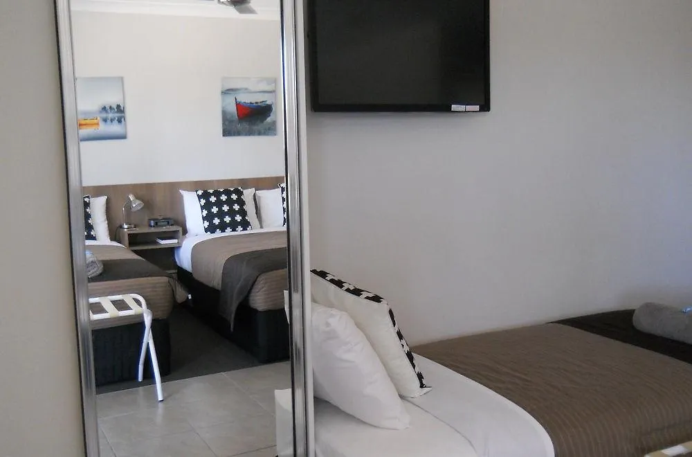 Main Street Motel Hervey Bay 3*,